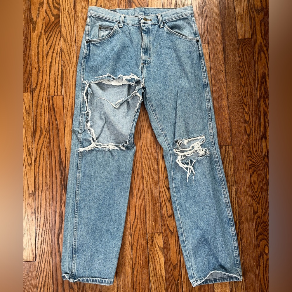Vintage Wrangler’s Light Blue Distressed Relaxed Jeans